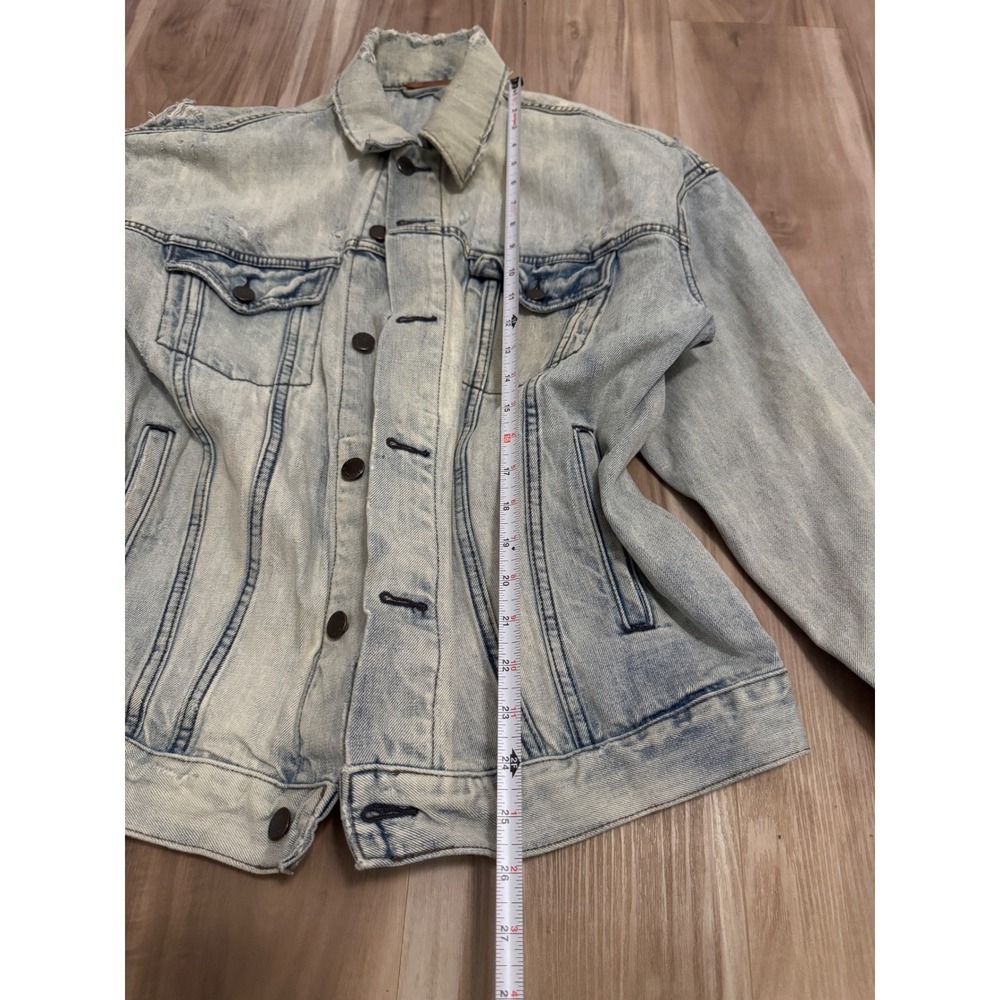 Free People Light‎ Wash Distressed Denim Trucker Jacket XS S Oversized Cotton j1 - Picture 7 of 7